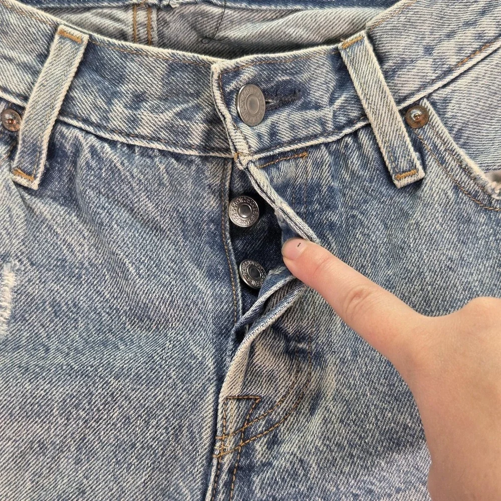 Levis 501 CT Jeans Womens Light Wash Tapered Patched Distressed Fits 27x27 - Picture 11 of 16